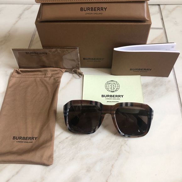 🔥NEW BURBERRY SUNGLASSES 🔥 - Picture 4 of 13